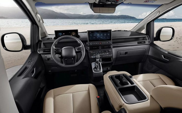 Салон Hyundai Staria 2026
