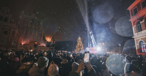 Galvaspilsētas iedzīvotāji un viesi aicināti sagaidīt Jauno gadu līksmās svinībās Vecrīgas laukumos