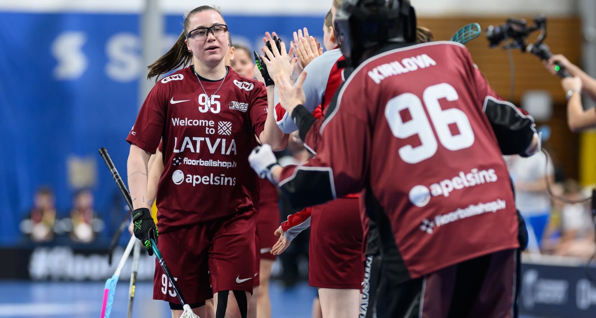 Latvijas florbolistes pasaules čempionātu turpina ar zaudējumu mājiniecēm