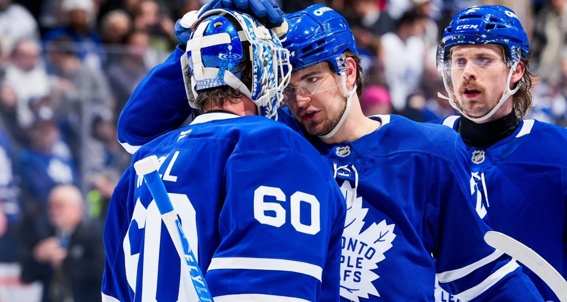 Novājinātā "Maple Leafs" izcīna "sauso" uzvaru, "Islanders" gūst panākumu "bullīšos"