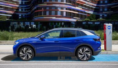 Var aizdegties - vairāki simti Volkswagen ID.4 jānogādā uz servisu remontam