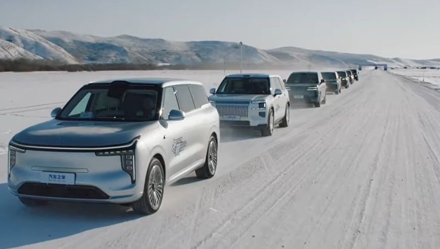 Labākie un sliktākie ziemas apstākļos: ķīnieši pārbauda 67 elektrisko automobiļu spējas -25 grādu temperatūrā