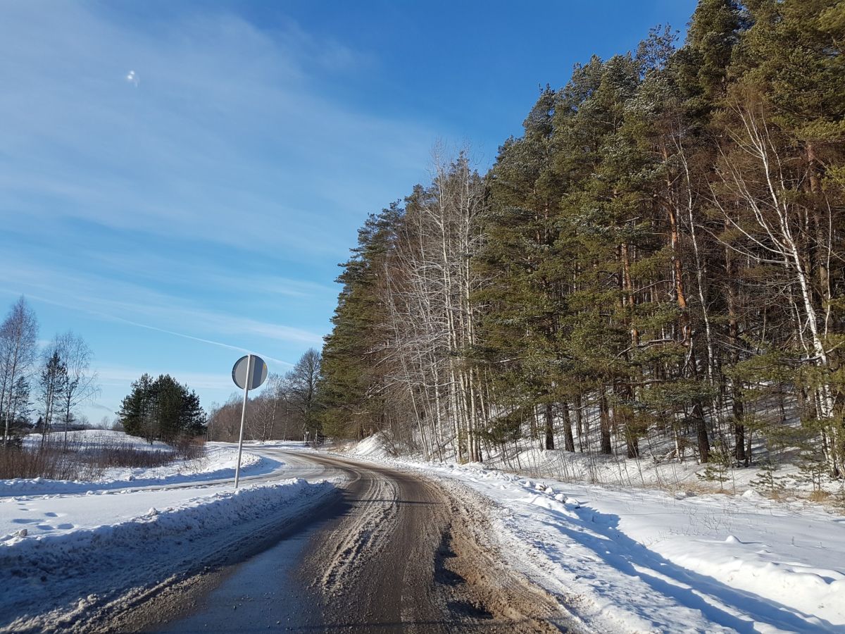 Četri praktiski ieteikumi, kā droši pārvietoties ziemas apstākļos