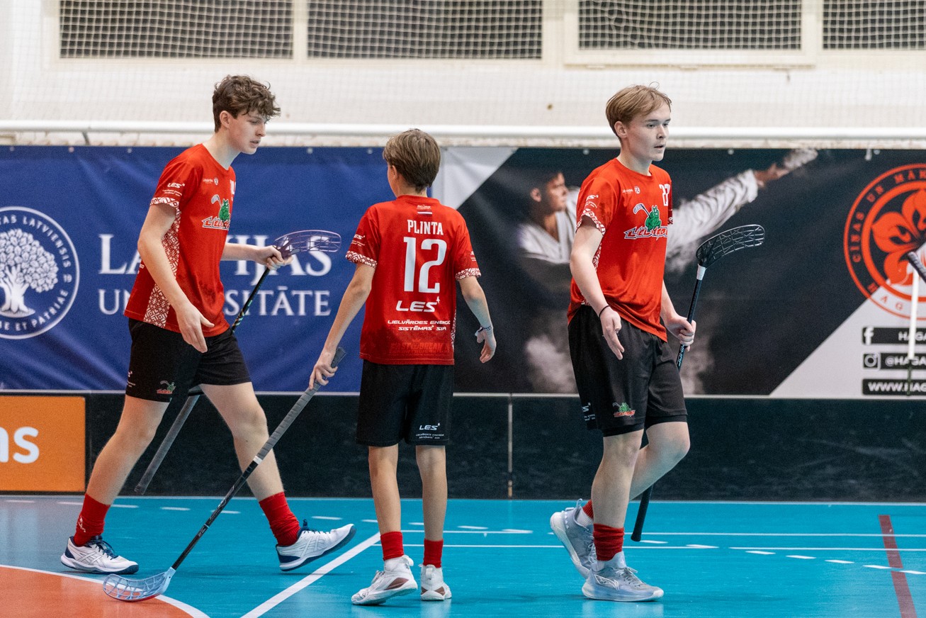 Latvijas Florbola savienība » LV » 2025/2026 » Jaunumi » "Lielvārde/Leselektro" ZU15 turnīrā pārspēj komandu "Masters Ulbroka"