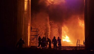 Ugunsgrēks vienā no Krievijas naftas pārstrādes rūpnīcām pēc Ukrainas armijas dronu uzlidojuma. Attē...