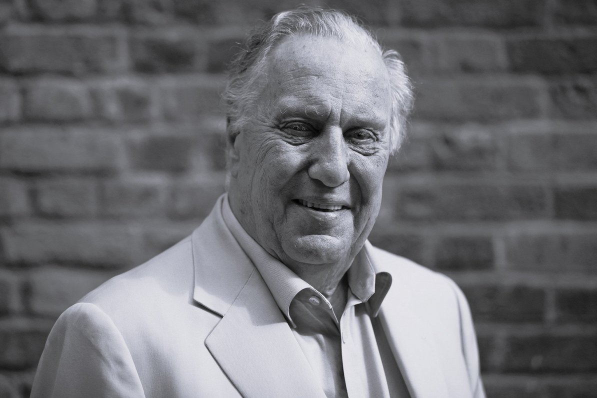 Britu rakstnieks Frederiks Forsaits (1938 - 2025)