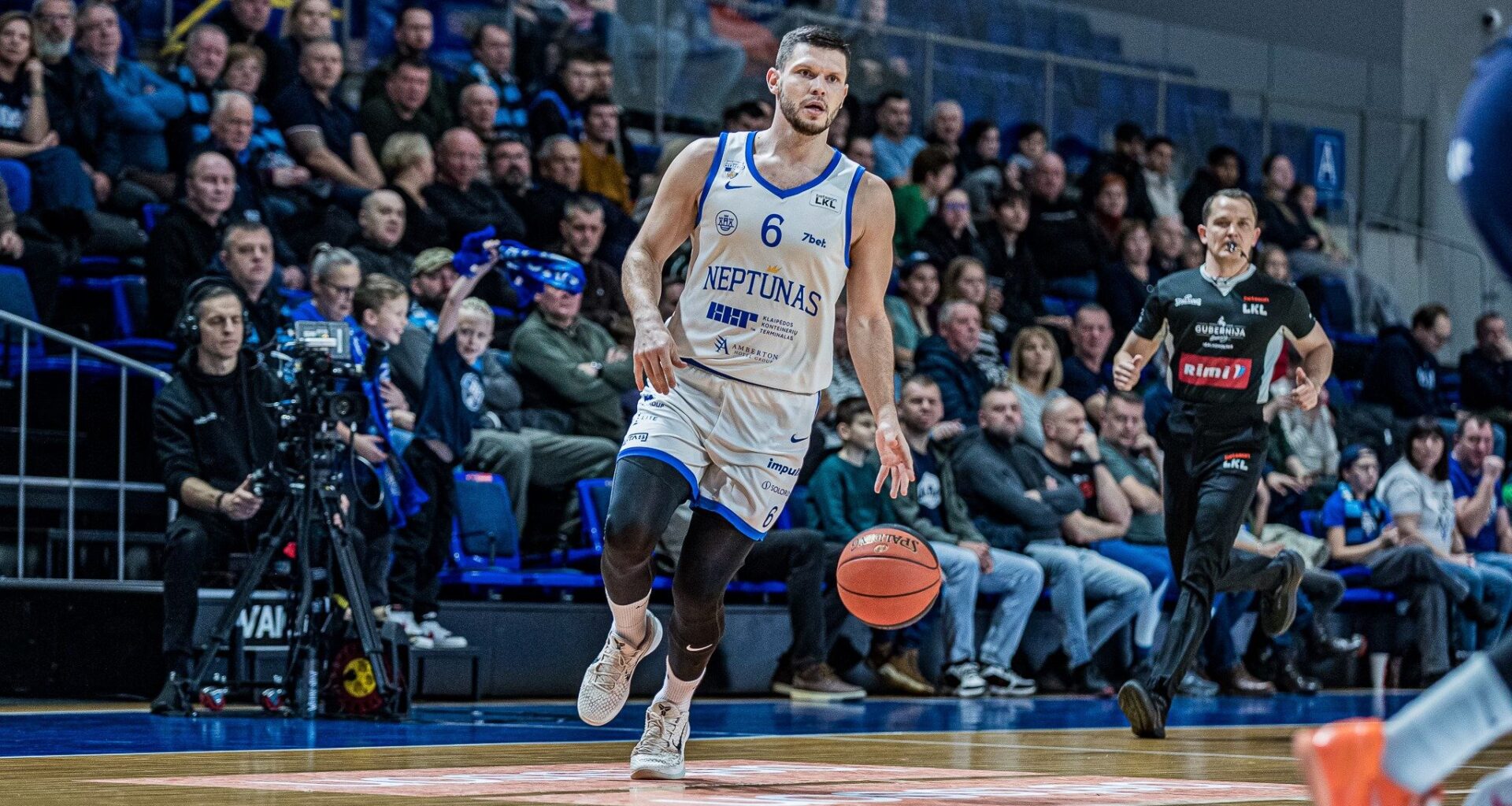 Lomažs nospēlē teju visu maču un kaldina "Neptunas" panākumu pār Bagatska trenēto klubu