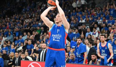 Sezonas rezultatīvākā spēle Šmita izpildījumā neglābj "Anadolu Efes" no zaudējuma Blumberga komandai