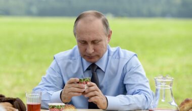 Krievu mērs ir pilns: tiešraides laikā viņi turpina uzbrukt Putinam, “apmētājot” viņu ar vēl neērtākiem jautājumiem