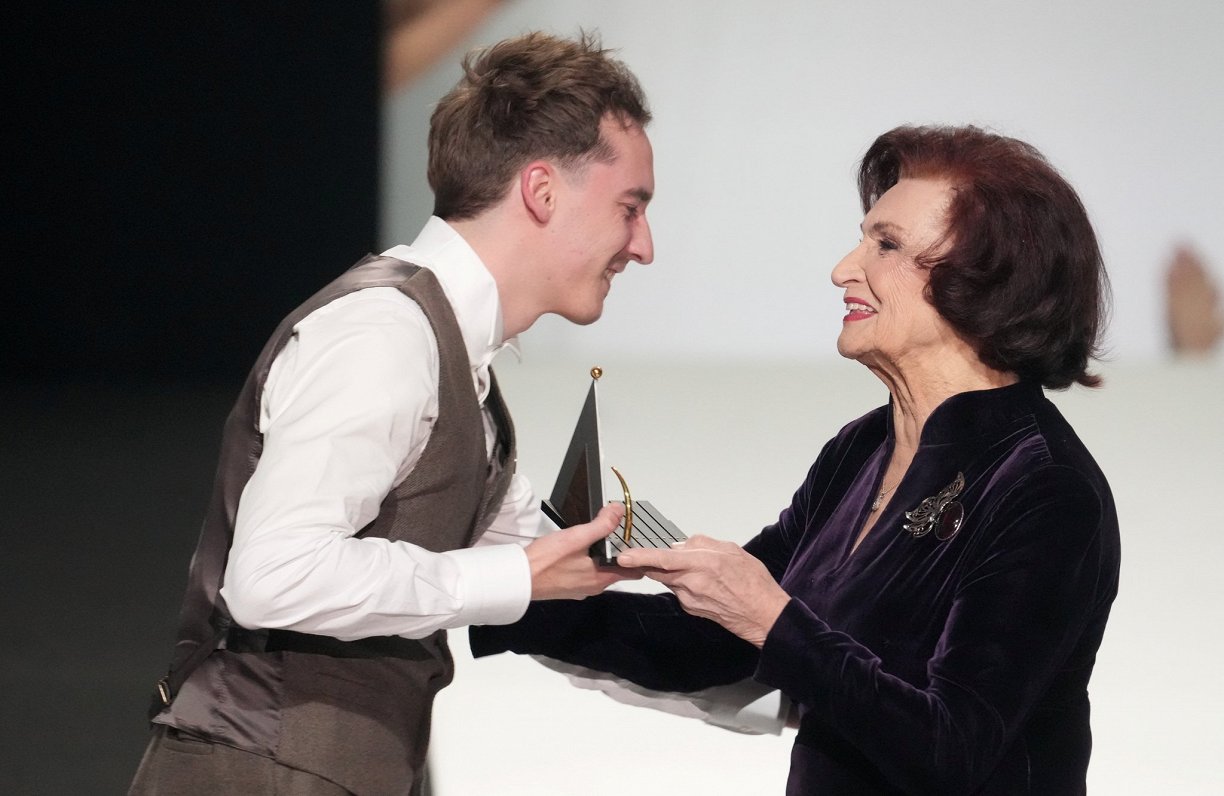 Artis Jančevskis un Olga Dreģe. «Spēlmaņu nakts 2025» apbalvošanas ceremonija Dailes teātrī