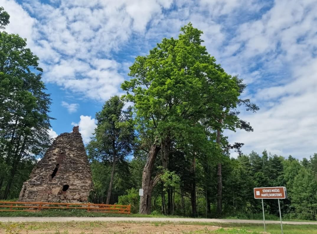 Aizkraukles novada Sērenes pagasta manteļskustenis