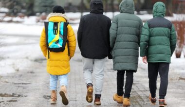 Jaunieši Vērmanes dārzā.