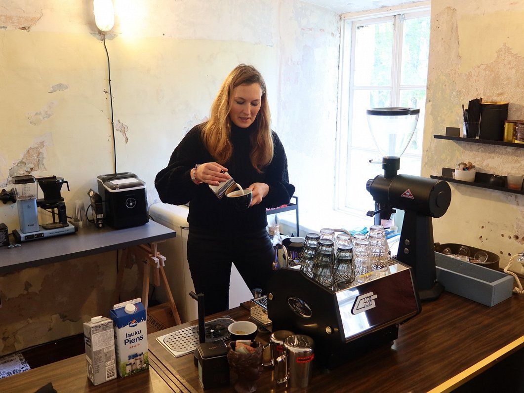 Maija un Džeimijs atjauno senu muižu Ārdavā