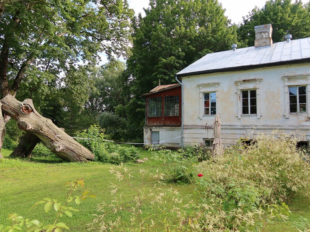 Maija un Džeimijs atjauno senu muižu Ārdavā