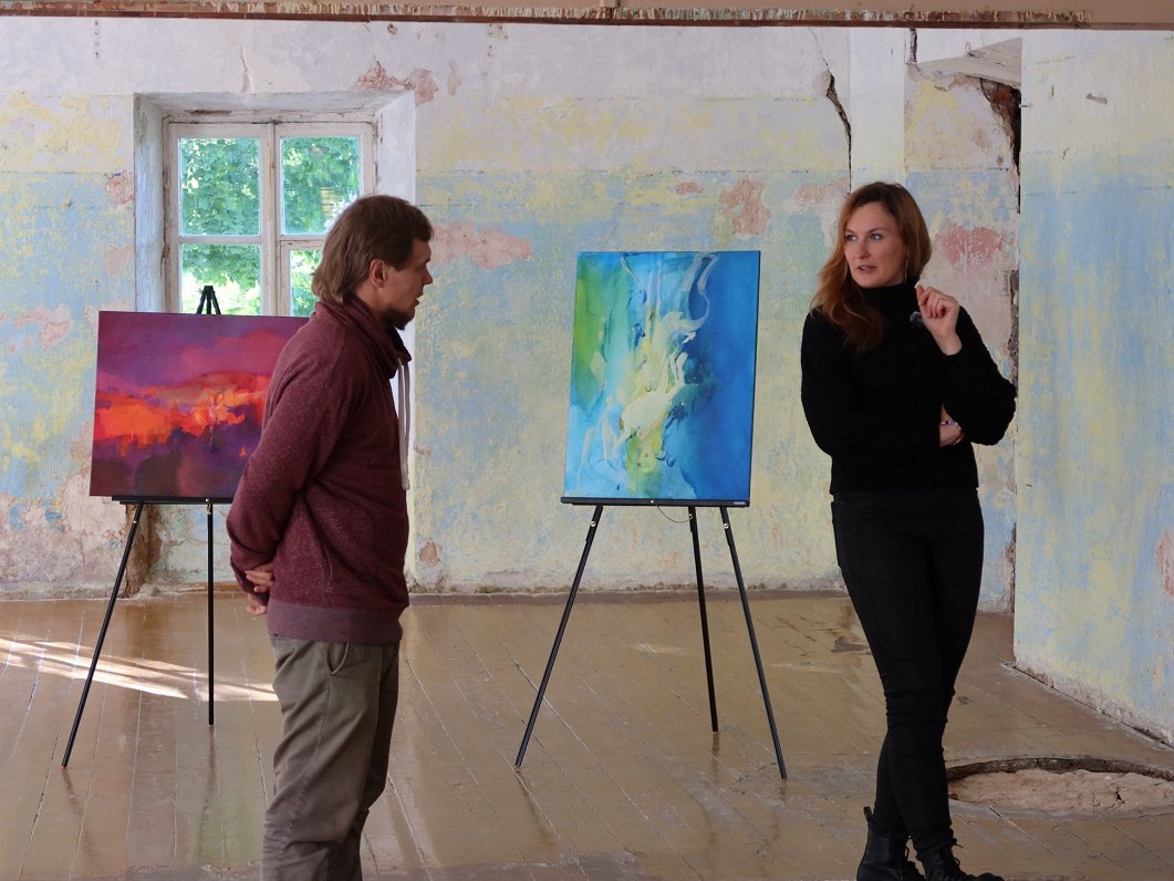 Maija un Džeimijs atjauno senu muižu Ārdavā