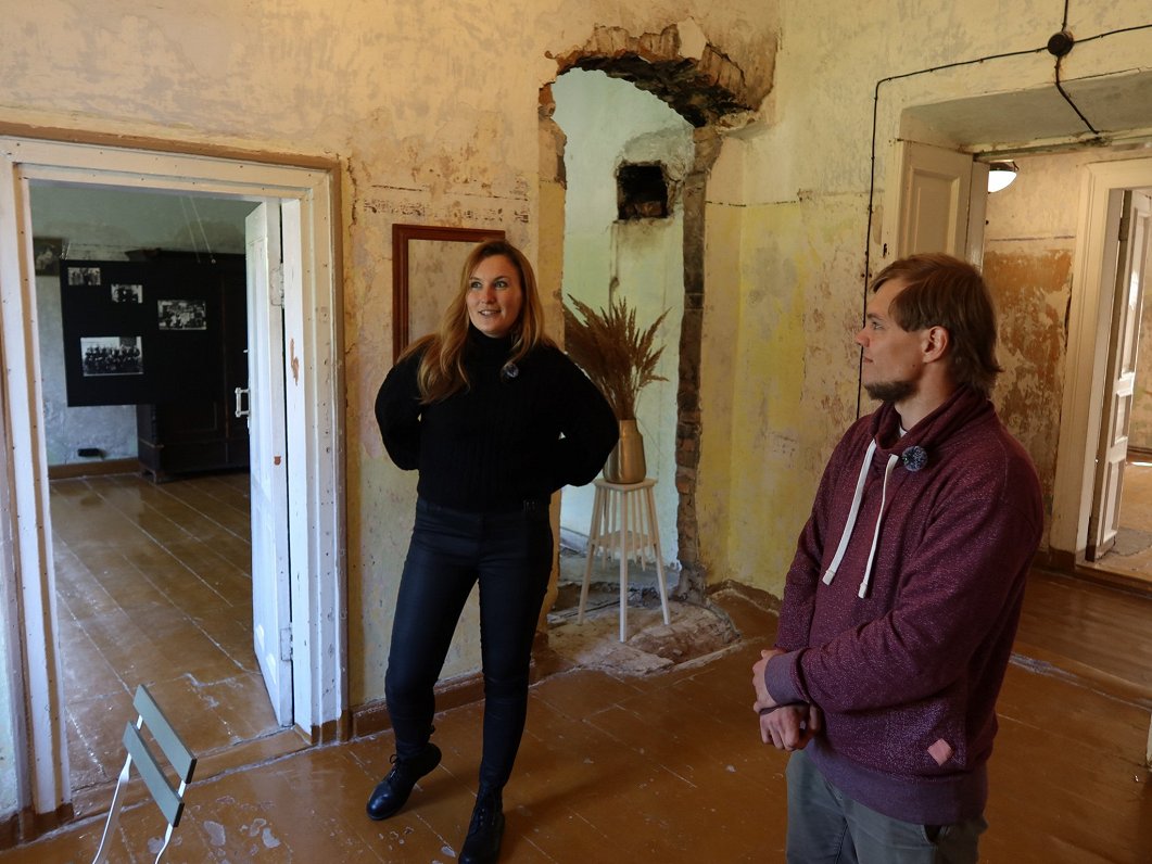 Maija un Džeimijs atjauno senu muižu Ārdavā