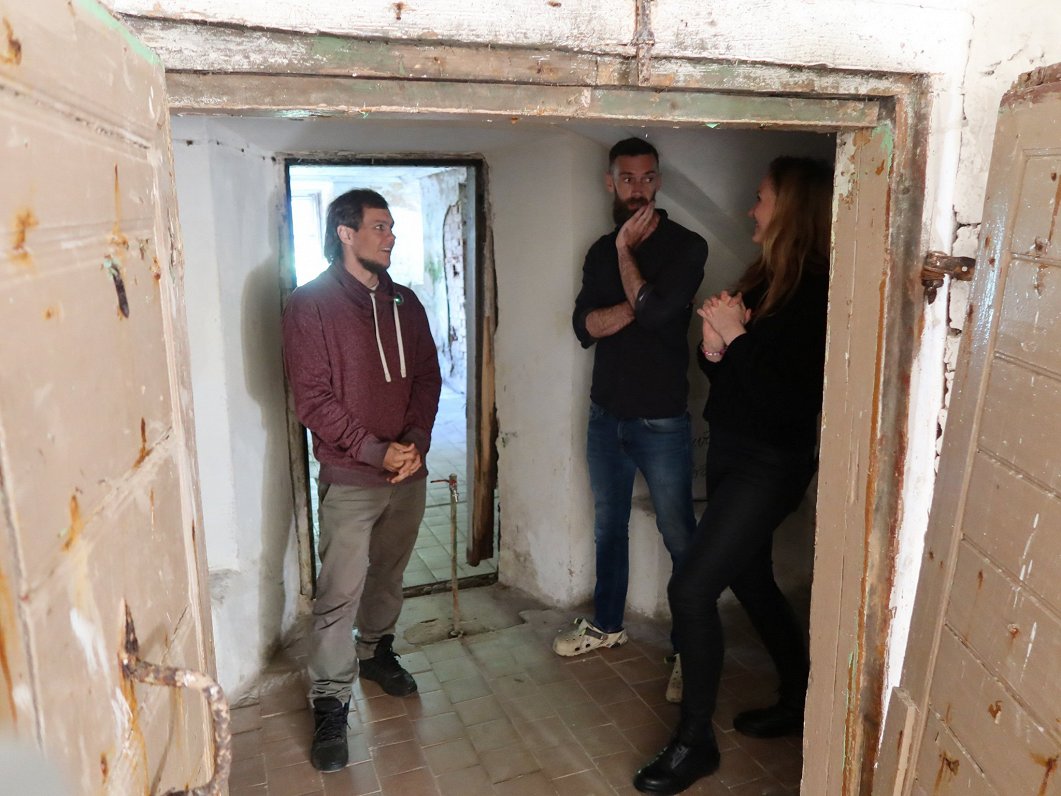 Maija un Džeimijs atjauno senu muižu Ārdavā