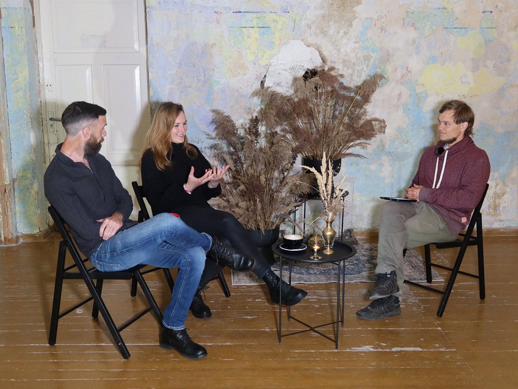 Maija un Džeimijs atjauno senu muižu Ārdavā