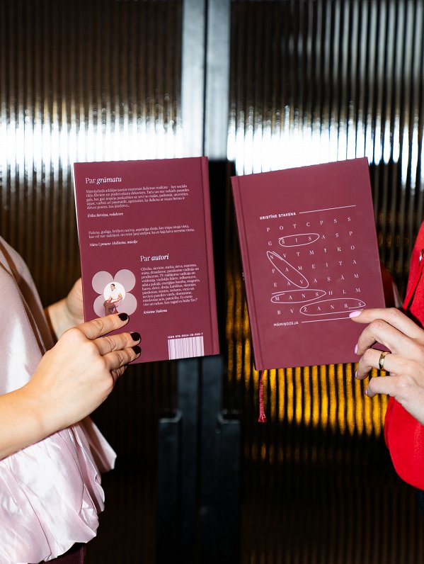 Kristīnes Stakenas grāmata "Šis nav mans žanrs. Māmiņdzeja"