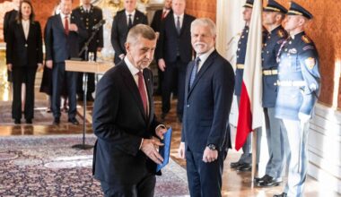 Čehijas premjera amatā stājies Andrijs Babišs (no kreisās)