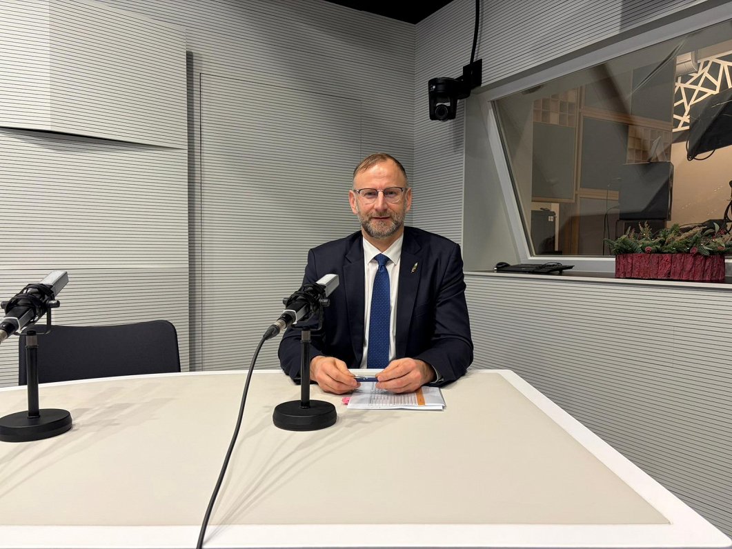 Pēc autoceļu lietošanas nodevas izmaiņām trūks 3,9 miljonu eiro ceļu pārbūvei / Raksts