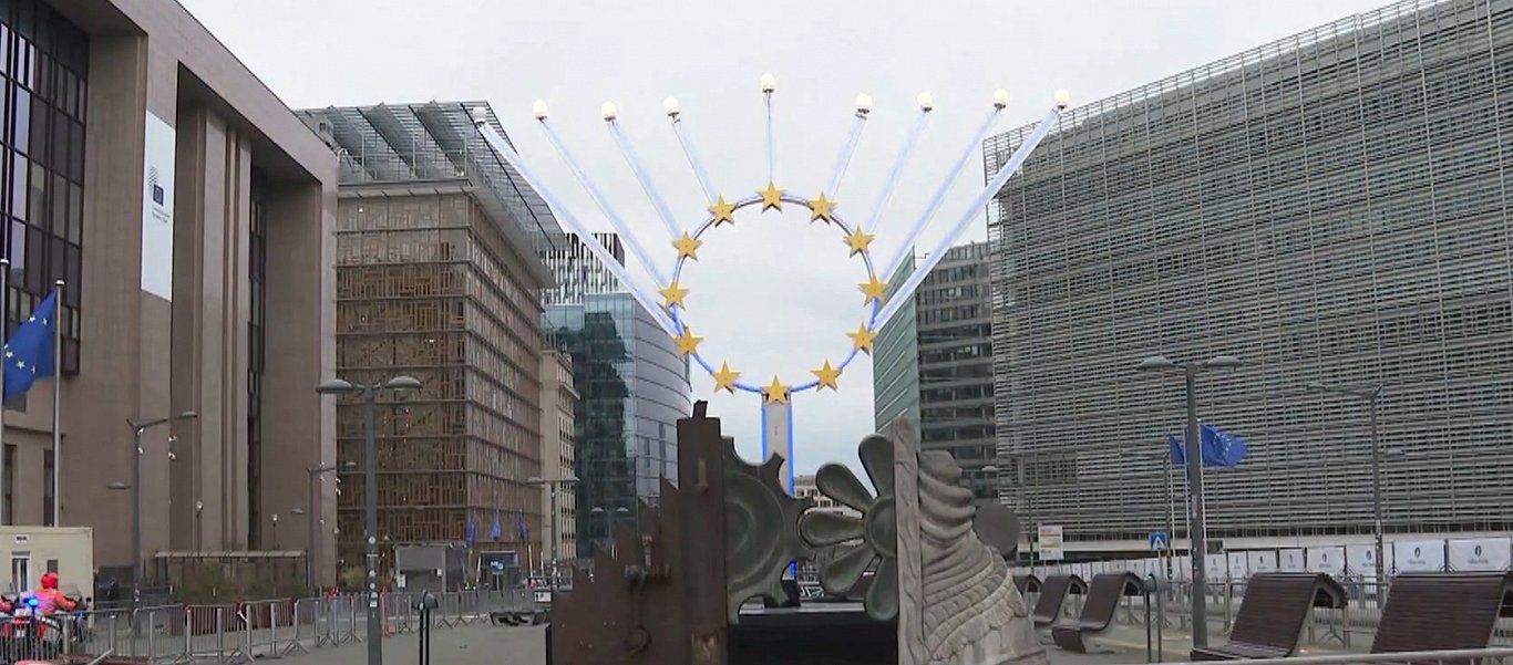 ES valstis vienojas izveidot mehānismu Krievijas līdzekļu izmantošanai Ukrainas atbalstam / Raksts