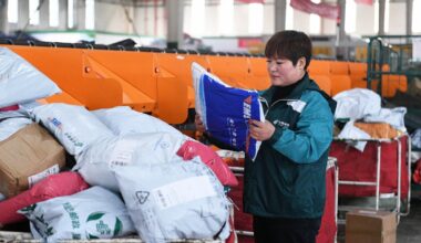 Interneta sūtījumu šķirošanas noliktava Ķīnā