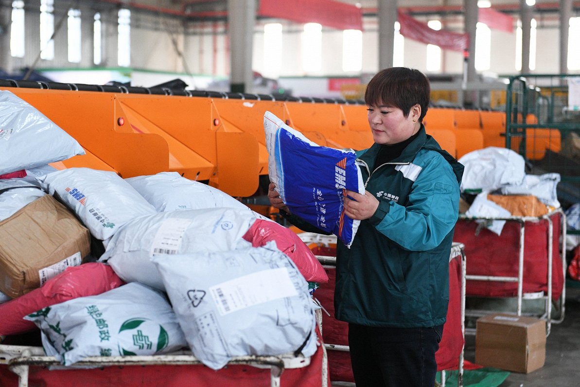 Interneta sūtījumu šķirošanas noliktava Ķīnā