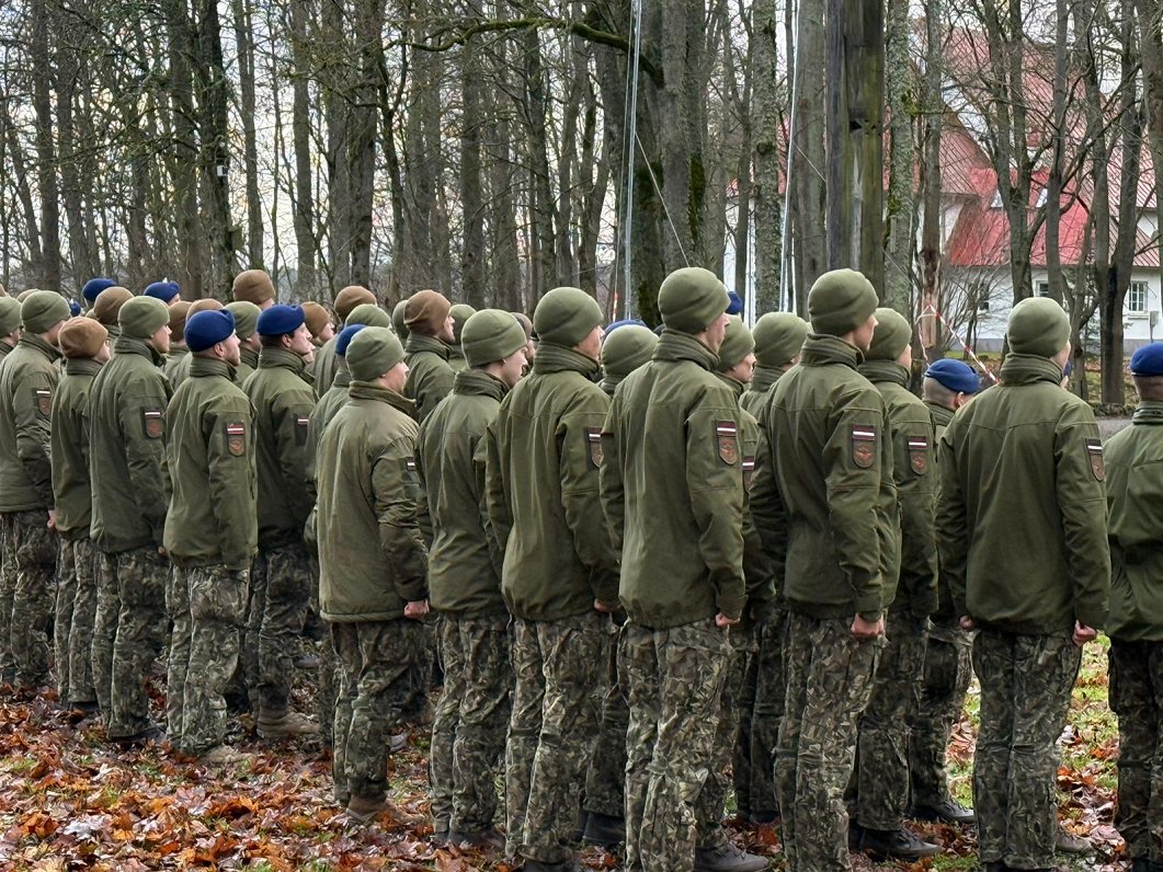 Valsts aizsardzības dienestu Gaisa spēkos absolvē ap 50 brīvprātīgo