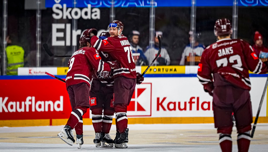 Dzierkala un Jaka 100. mačā hokeja izlase azartiskā pārbaudes spēlē zaudē Slovākijai / Raksts