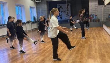 Tukuma deju studija «Demo» ziedos «Dod pieci!» dejojot / Raksts