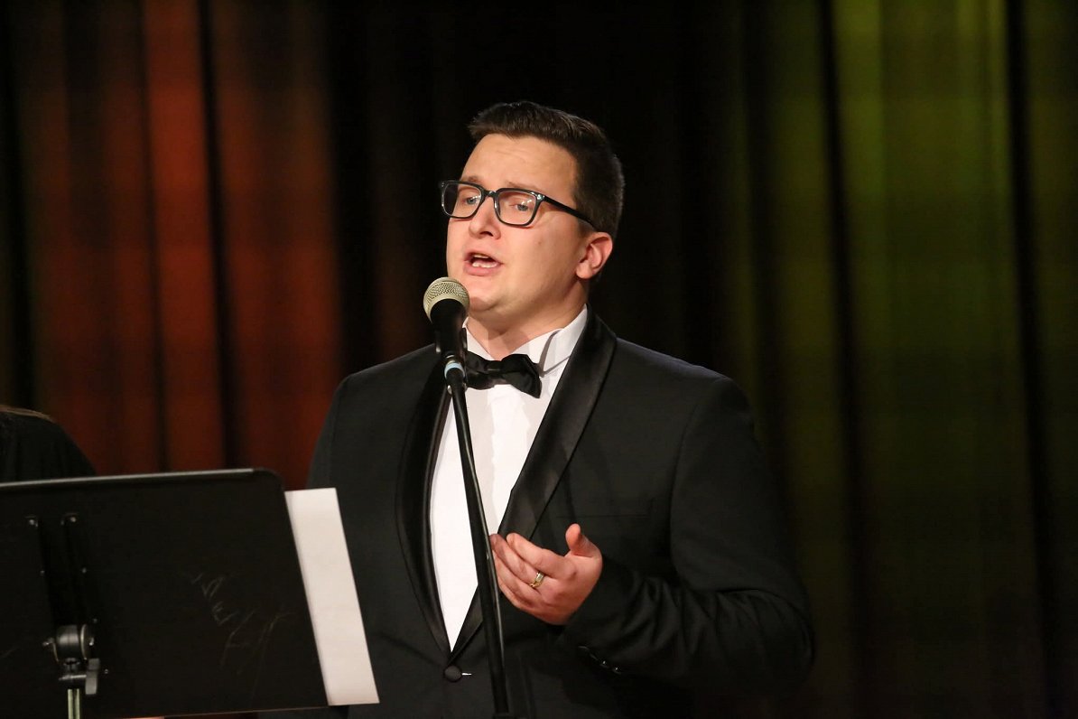 Muzicēšana un mūzika vairo mieru. Saruna ar mūziķi un mūzikas pedagogu Aināru Kiserovski / Raksts