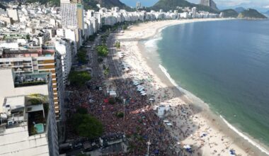 Riodežaneiro tūksto&scaron;iem cilvēku protestē pret ieceri samazināt cietumsodu biju&scaron;ajam prezidentam Bols...