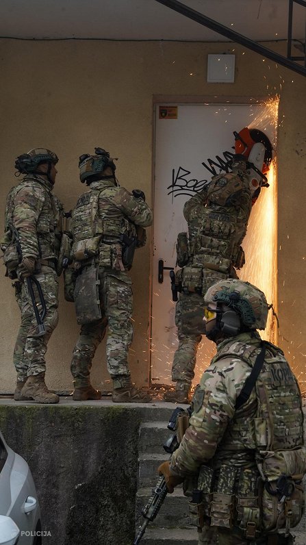 Policija atklāj Ukrainā bāzētu telefonkrāpnieku tīklu; aizturēti 12 Latvijas pilsoņi