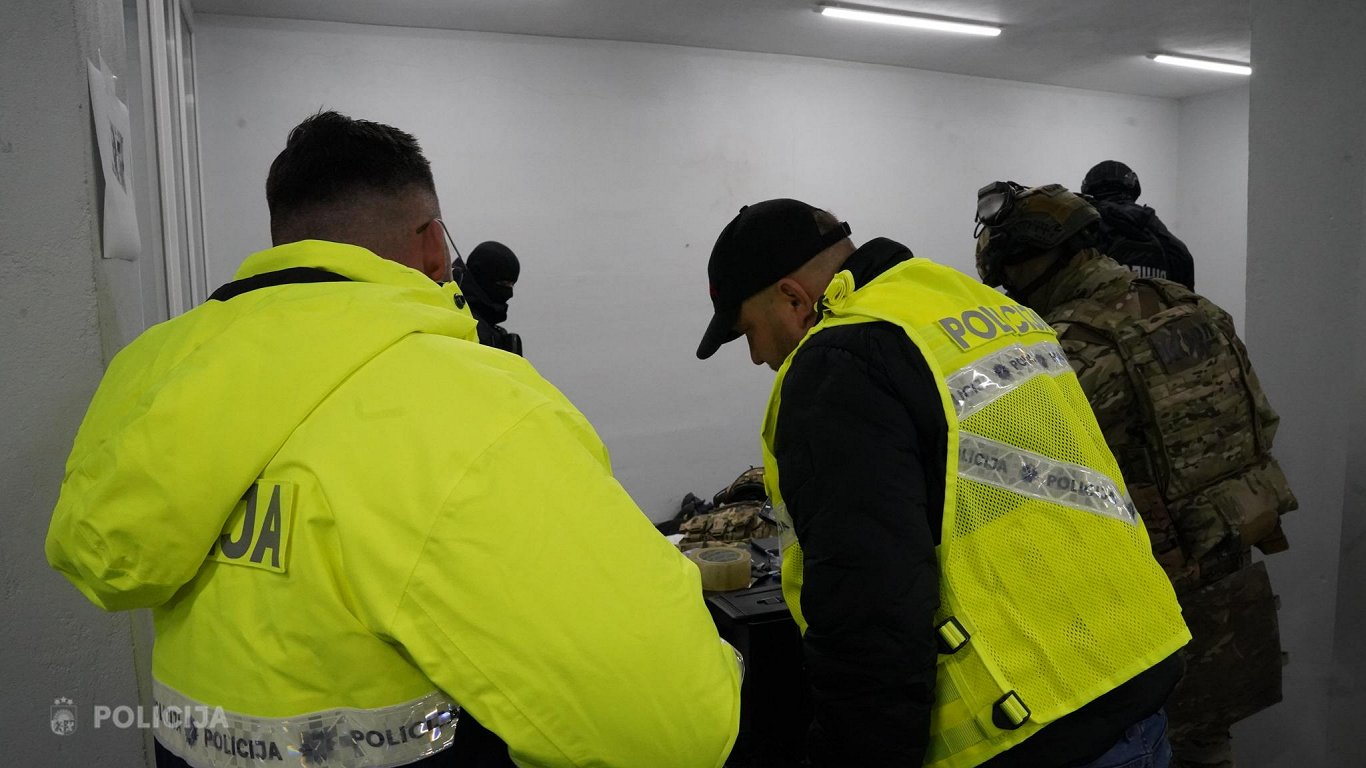 Policija atklāj Ukrainā bāzētu telefonkrāpnieku tīklu; aizturēti 12 Latvijas pilsoņi