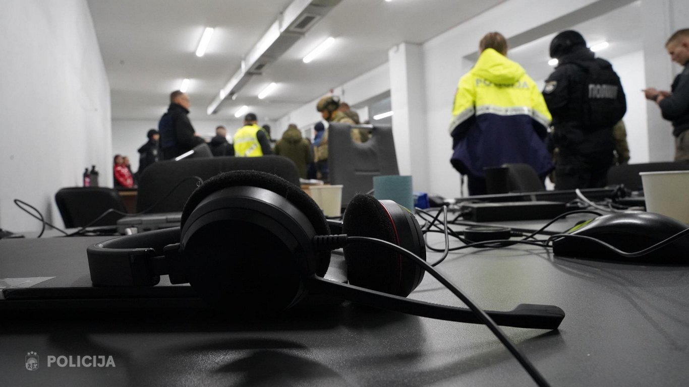 Policija atklāj Ukrainā bāzētu telefonkrāpnieku tīklu; aizturēti 12 Latvijas pilsoņi