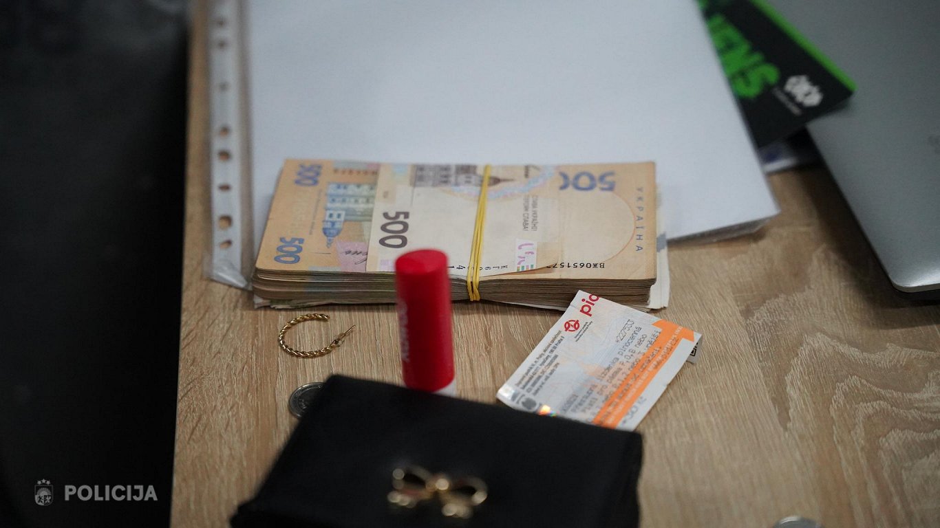 Policija atklāj Ukrainā bāzētu telefonkrāpnieku tīklu; aizturēti 12 Latvijas pilsoņi