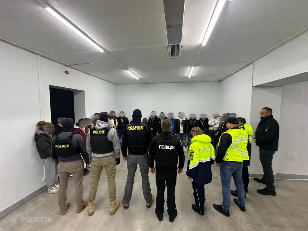 Policija atklāj Ukrainā bāzētu telefonkrāpnieku tīklu; aizturēti 12 Latvijas pilsoņi