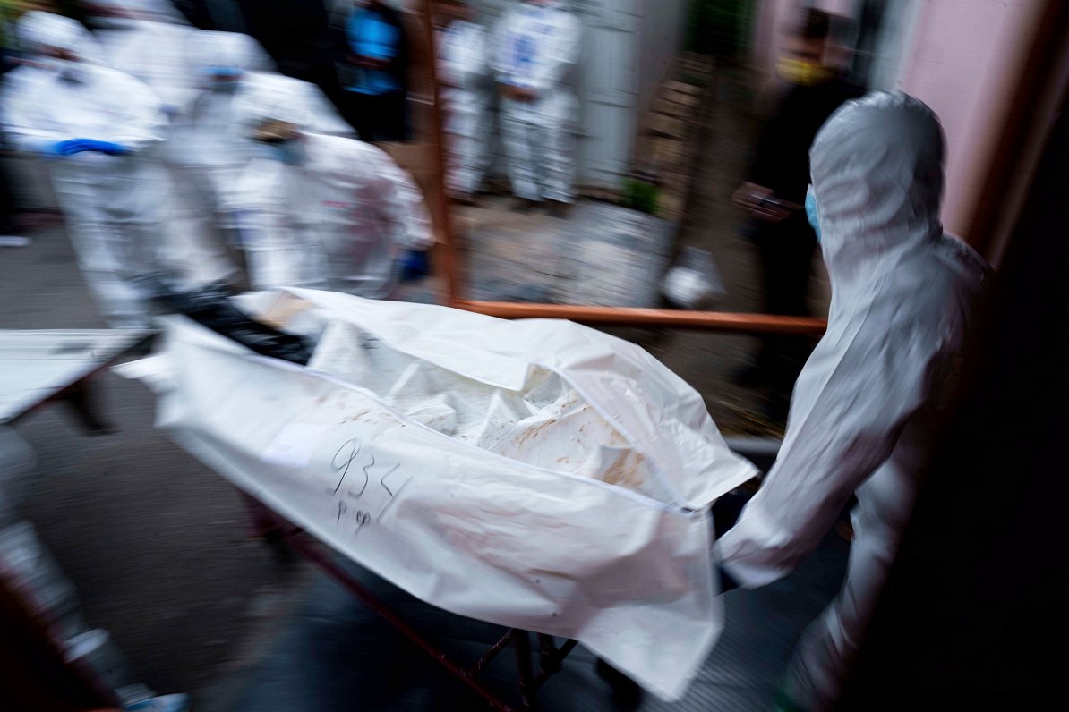 Ukrainas armijas karavīru mirstīgo atlieku pārve&scaron;ana mājās