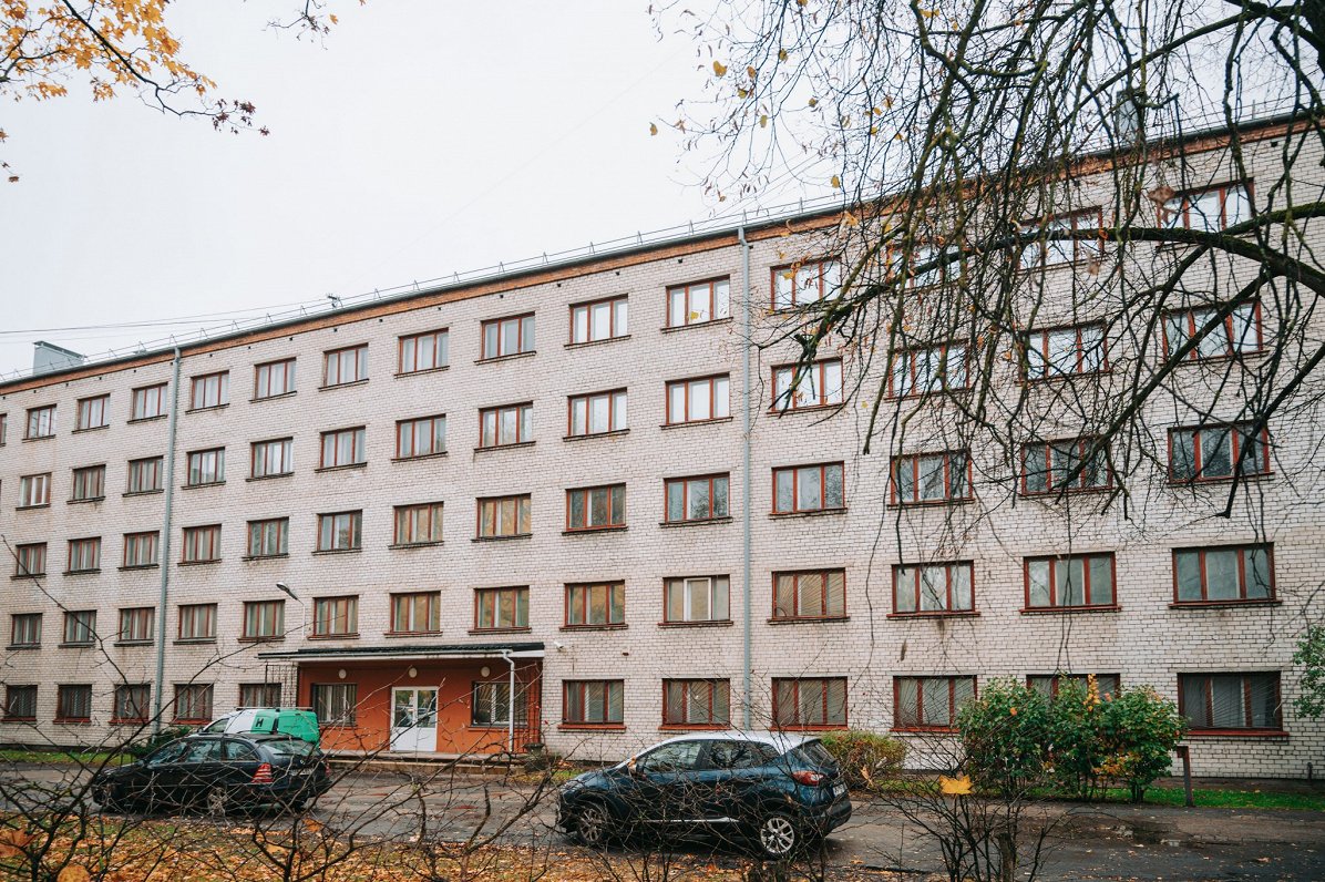 VNĪ par 2,43 miljoniem eiro izsola bijušo arodvidusskolas ēku Lāčplēša ielā / Raksts