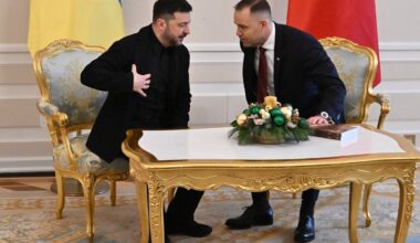 Ukrainas prezidents Volodimirs Zelenskis (no kreisās) un Polijas prezidents Karols Navrockis