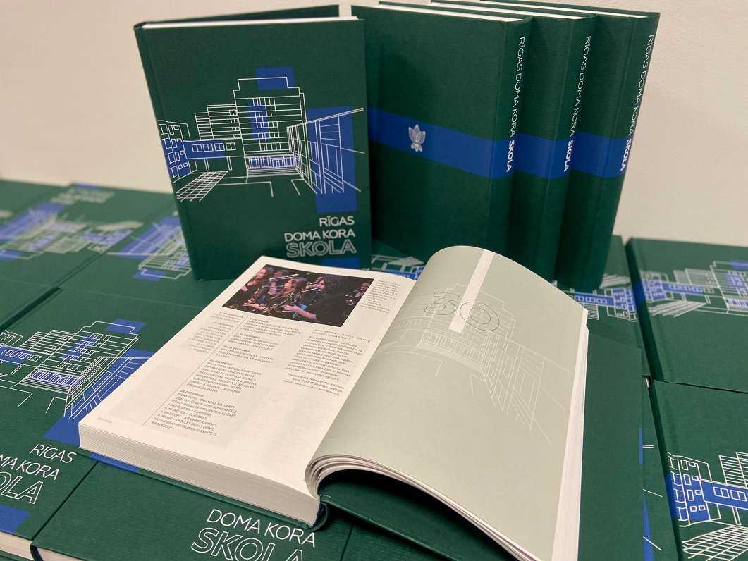 «Pilna vēsture bildēs!» Iznākusi grāmata par Rīgas Doma kora skolu / Raksts