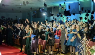 Ziemas izlaidumā suminās Biznesa augstskolas Turība 19 000. absolventu - 09.12.2025 - Jaunumi