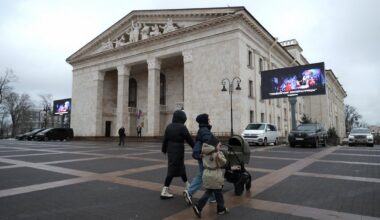 Krievijas sabombardētais un pēc gandrīz trīs gadus ilgas rekonstrukcijas atjaunotais teātris okupēta...