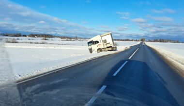 Divas smago automašīnu avārijas uz A7 – Codes un Iecavas pagasta teritorijā