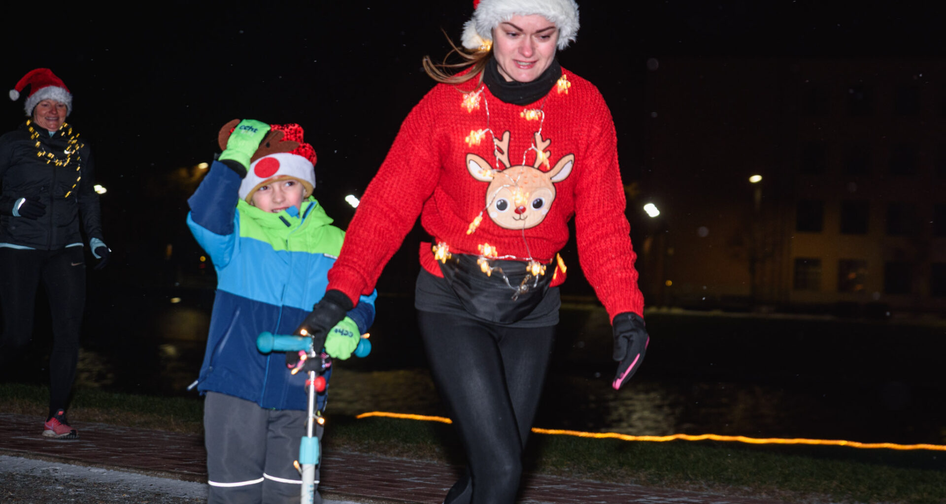 Labsirdības skrējiens pulcē ap 100 dalībnieku; ziedot bērniem ar kustību traucējumiem var līdz 6. janvārim