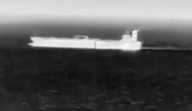 VIDEO. Kamēr Putins tiešraidē izsaka bravūrīgus komentārus, ukraiņi uzlaiž gaisā vienu no Krievijas “ēnu flotes” tankkuģiem - LA.LV