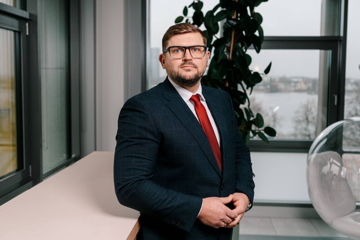 Novembris finanšu tirgos: pretrunīgi signāli pasaules ekonomikā