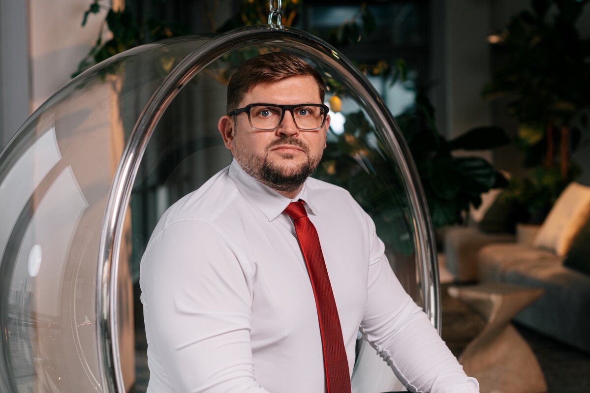 Tarifu haoss, zelta renesanse un lomu maiņas darba tirgū – 5 galvenās 2025. gada atziņas