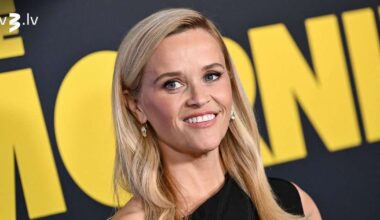 Kā divas ūdens lāses: fanus sajūsmina Rīzas Viterspūnas un viņas meitas līdzība